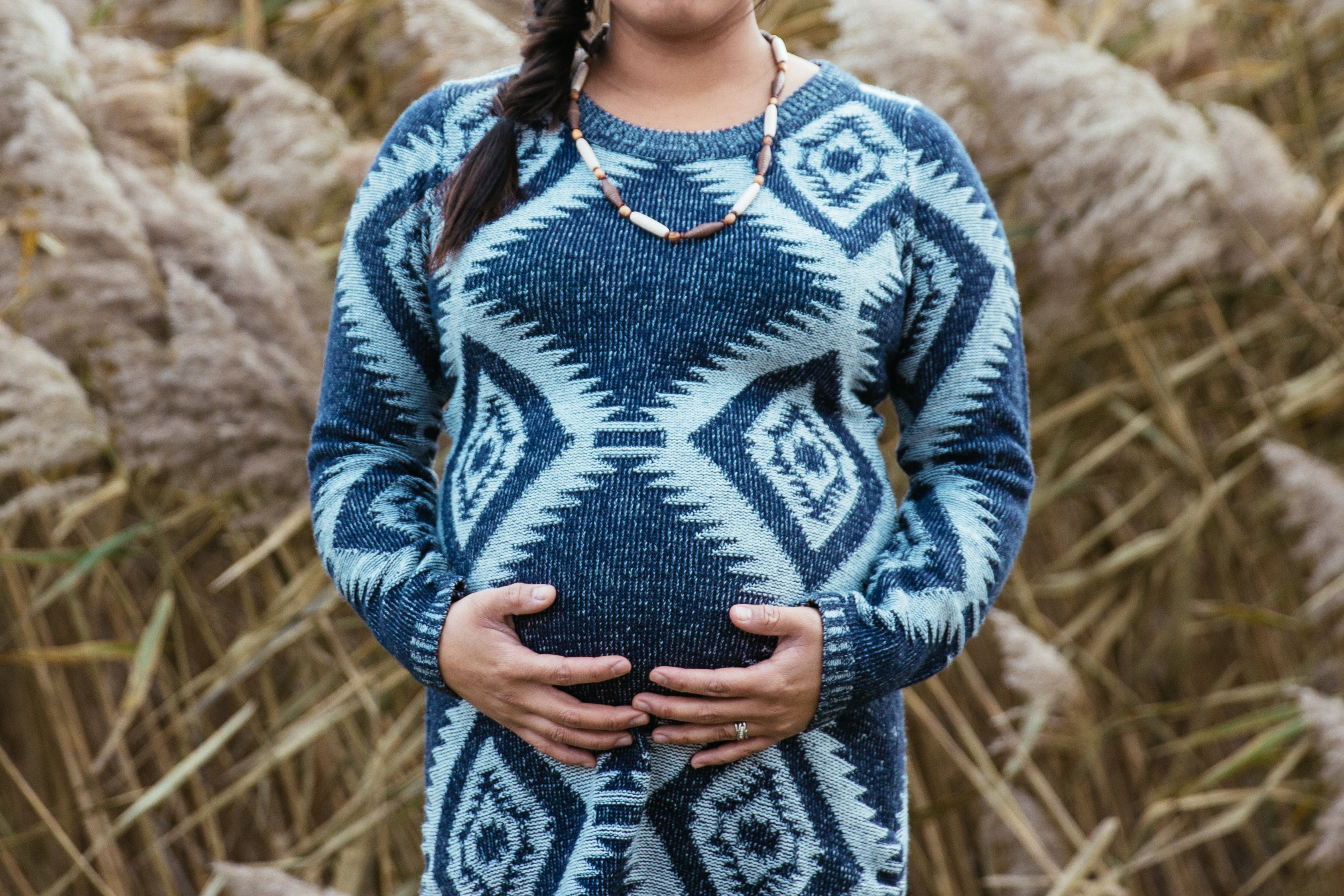 files/Pregnant-woman-in-field.jpg